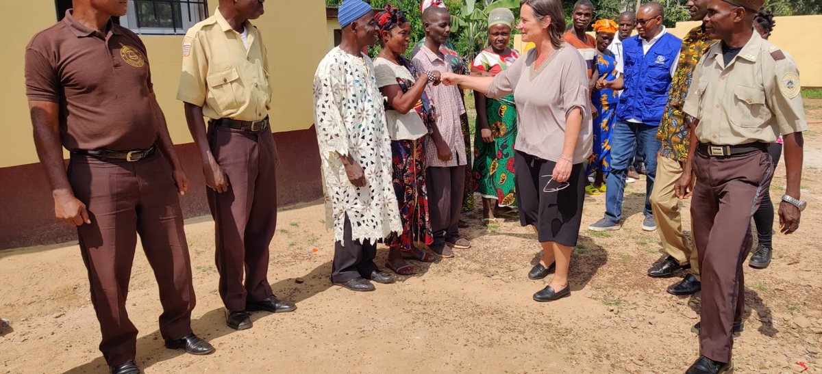 IomLiberia's tweet photo. IOM Chief of Mission for Guinea and Liberia, Ana Fonseca visited yesterday, November 5th, the IOM newly rehabilitation border control post in Kenlay, Nimba Country, between Liberia and Côte d'Ivoire. Rehabilitation funded by the UN Peace Building Fund (PBF).
#IOM_Liberia https://t.co/mdLVXtHcPY