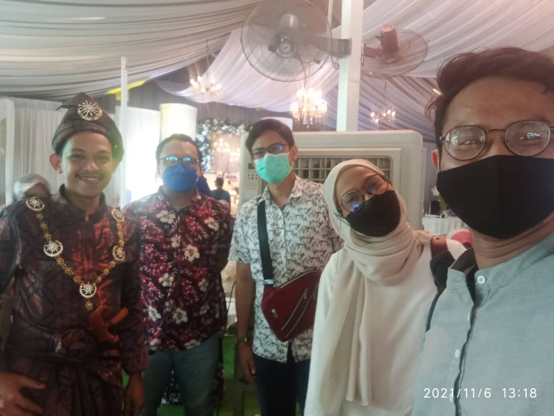 adam_m_taufiq's tweet photo. Tahniah bincot @Kelan_ketupui . Selamat pengantin baru. 

Alang-alang ke Seremban, sempat melawat alma mater. https://t.co/vHbNsKQK67