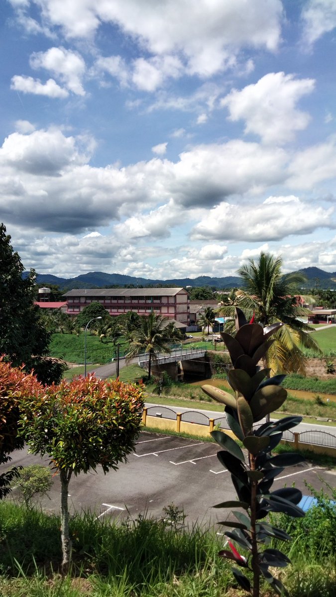 adam_m_taufiq's tweet photo. Tahniah bincot @Kelan_ketupui . Selamat pengantin baru. 

Alang-alang ke Seremban, sempat melawat alma mater. https://t.co/vHbNsKQK67