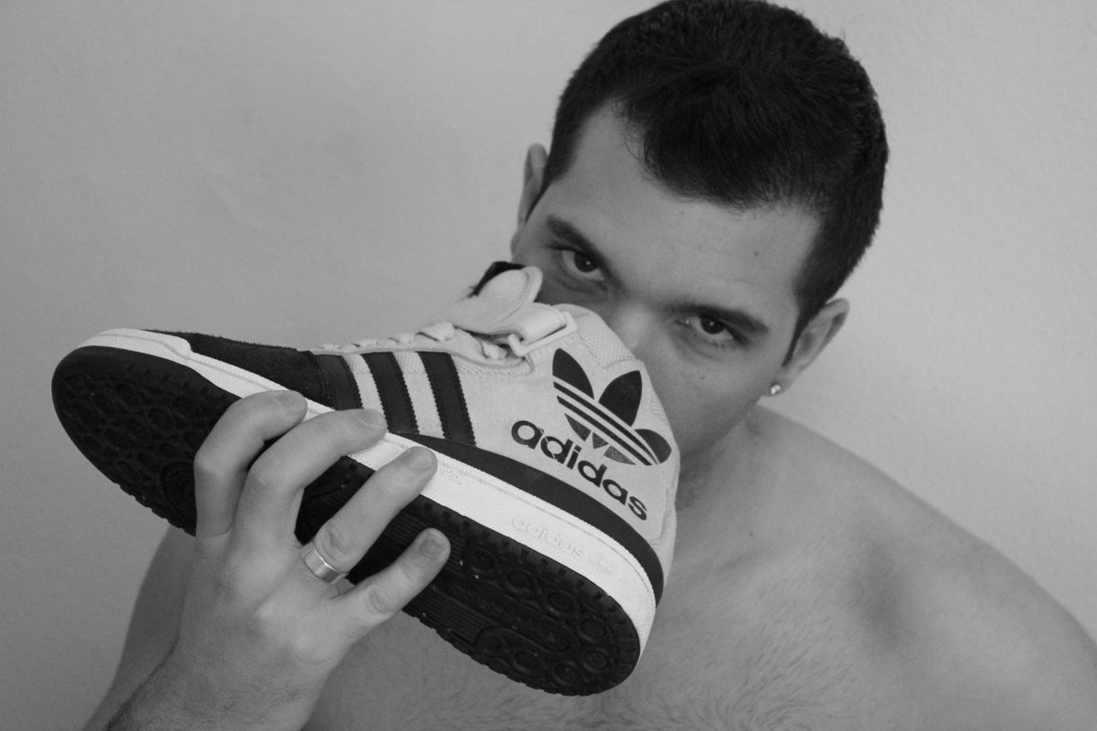 LeBeau_Foto's tweet photo. Sneaker Pimp - image by @LeBeau_Foto #gay #sneakerfetish #bambalover #LeBamba #gayfetish https://t.co/j9YHvGKYQ5