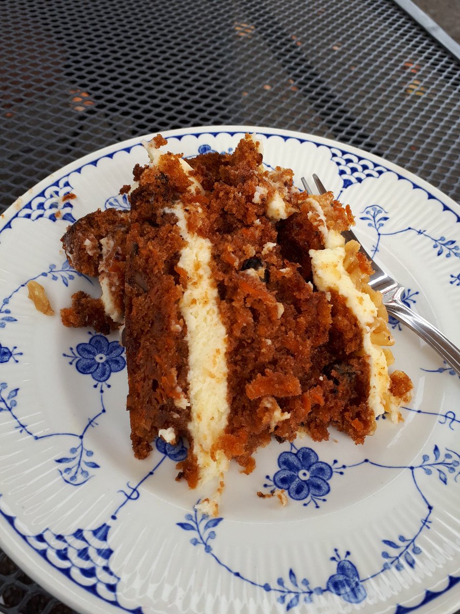 Tiggy_Cambridge's tweet image. Post-smear test cake treat. #CervicalScreen #SmearTest #TreatYourself