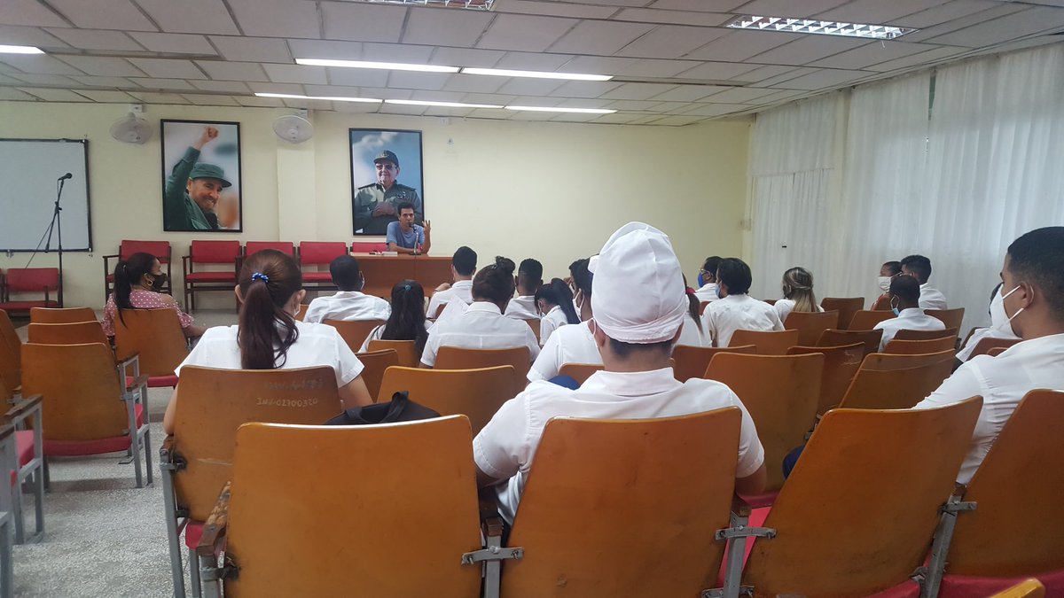 En el marco del Festival Universitario del Libro y la Lectura la <a href="/Feu_UcmGtmo/">FeuUcmGt</a> se efectuó un Encuentro Literario a cargo del destacado escritor guantanamero José Ramón Sánchez Leyva en homenaje a la vida y obra de Dulce María Loynaz 📖
 #FEUdeCuba @armandoacruz @alexis_lobaina