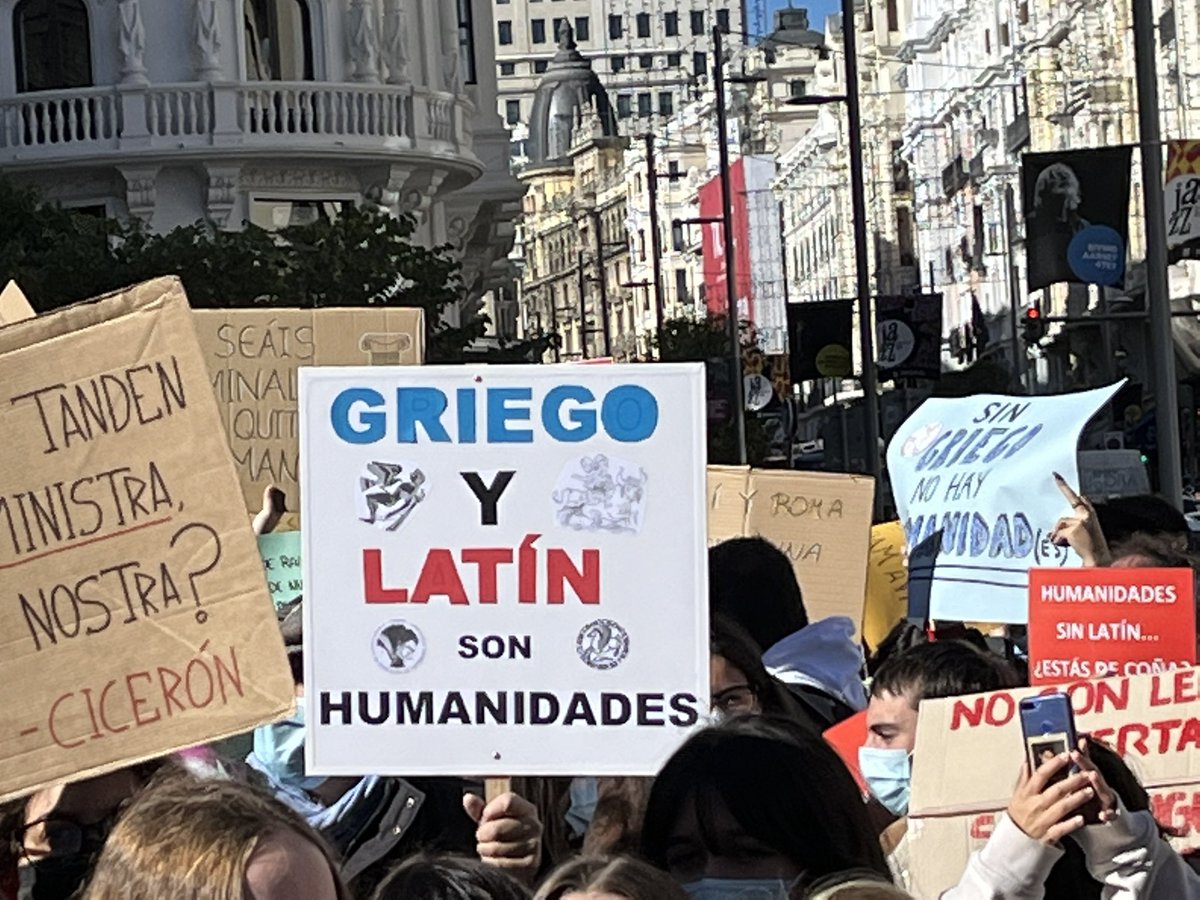 mariodiazavila's tweet photo. #LatinyGriegosonHumanidades https://t.co/QcKji5o6UP