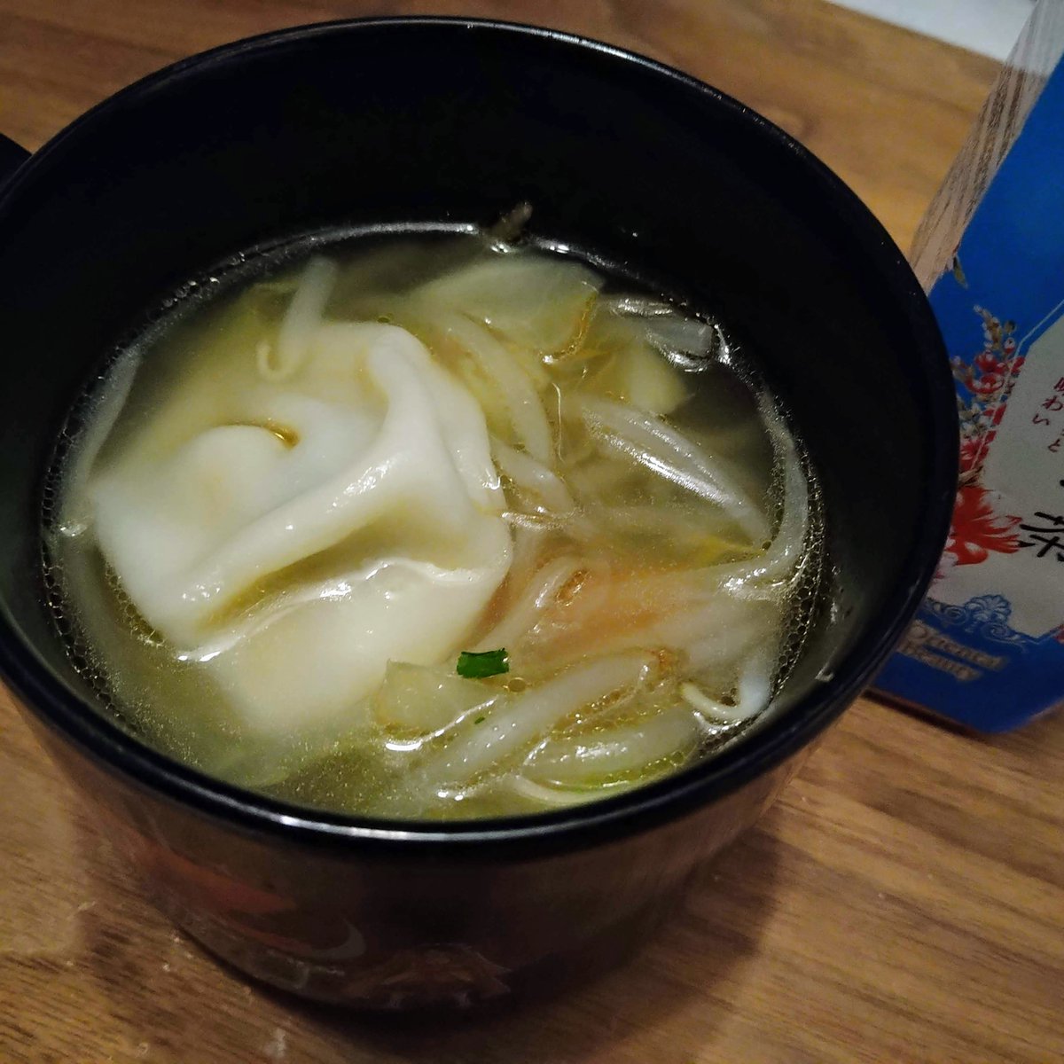 333moja's tweet photo. 最近食べて美味しかったもの
◆クラフトカルビー じゃがいもチップス 花藻塩味
◆湖池屋 じゃがいも心地 ブランド芋くらべ スノーマーチ
◆不二家 LOOK スノードームバー（アイス）
◆7プレミアム カッサータ
◆クラフトボス フルーツティー 秋冬ブレンド
◆江月 ニラ水餃子 https://t.co/DKBzynSY3s