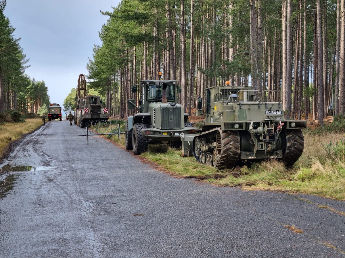 152RegimentRLC's tweet photo. #WeekendPlans it’s #MissionAccomplished fuel from “ship to shore” through the bulk fuel installation now into the vehicles of #FieldArmyEngineers to #KeepItMoving #FuelledbyPeople #StrongerTogether https://t.co/ql2AUzfKJF