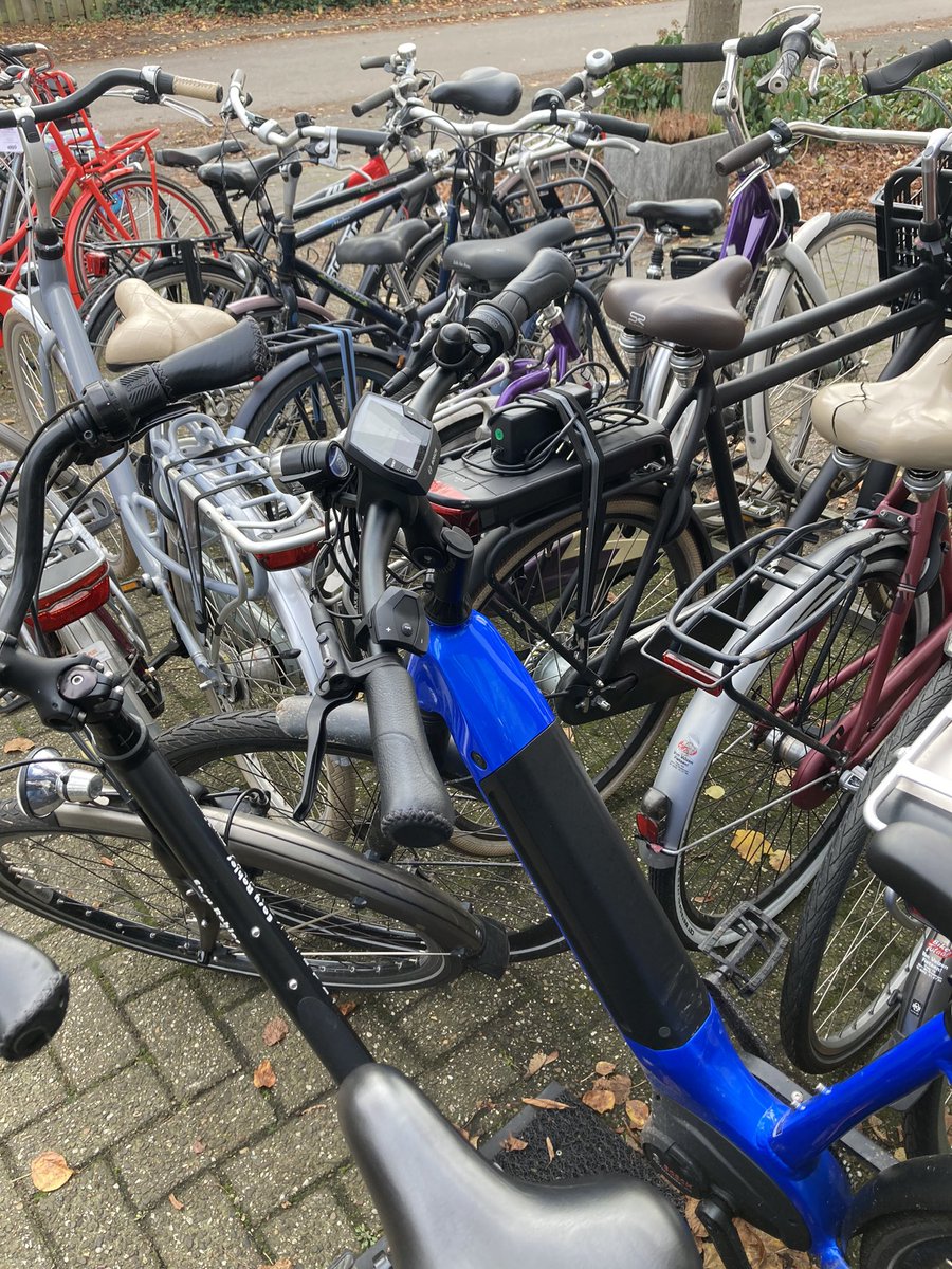 vVelzenFietsen's tweet photo. Very buzzzzy…. #technischebeurt #onderhoudsbeurt #verlichtingscheck #winterbeurt https://t.co/jaqDT0XGAy