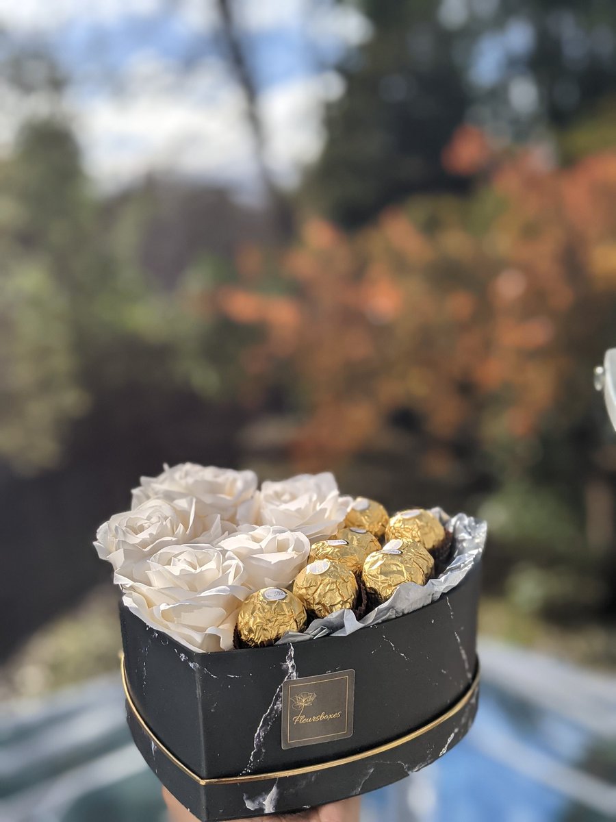 fleursboxes's tweet image. Happy Saturday, get your Love boxes in