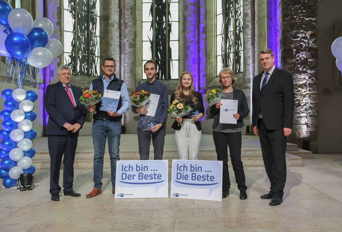 IHKMagdeburg's tweet photo. Unter allen Besten gibt es noch die Allerbesten! Wir freuen uns, wieder 2 Bundesbeste (die Besten in ihrem Beruf in #Deutschland) auszeichnen zu können: Hannah Ziesche, Biologielaborantin im Julius-Kühn-Institut #Quedlinburg, und Julian Weber, Bergbautechnologe bei K+S #Zielitz. https://t.co/Q0m8eLgtL3