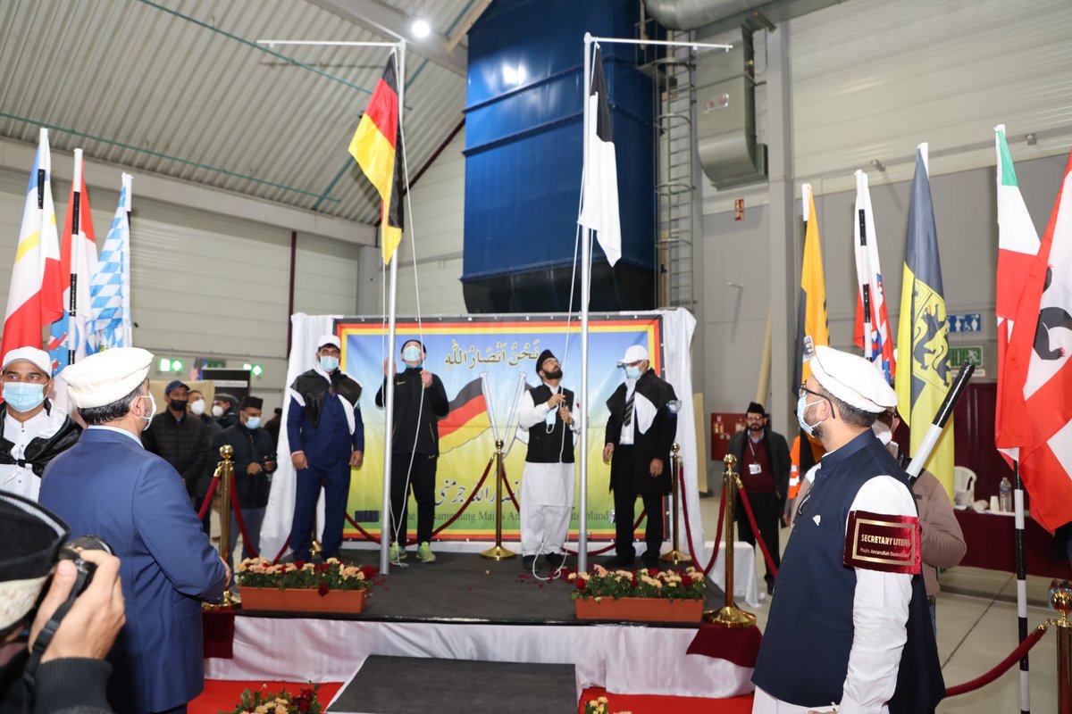 ansarullahDe's tweet photo. The flags 🇩🇪 were hoisted by National Amir Sahib and Sadr Sahib Majlis Ansarullah Germany. The #Ijtema21 is opened with a silent prayer. https://t.co/Sca0t7OpYP