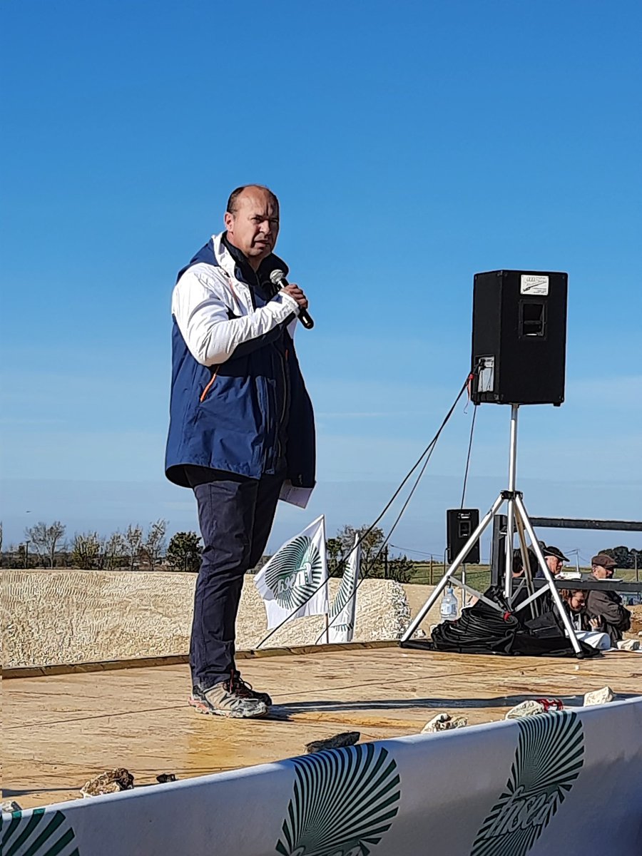 Thierry Boudaud,très pédagogue,rappelle tous les enjeux de ce projet commun de stockage d'eau pour assurer la souveraineté alimentaire au moment du débat COP 26