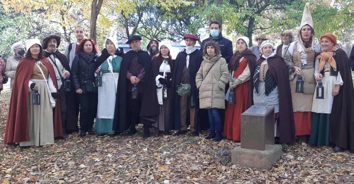 AytoLogrono's tweet photo. En el Parque de la Memoria de #Logroño los concejales @adrimira y @KilianCD se han sumado a la recreación, en su décimo aniversario, de las sentencias del #AutoDeFe de 1610 donde se ha rendido homenaje a las 31 personas sentenciadas en el proceso de
Las Brujas de Zugarramurdi. https://t.co/MJfKgG2kIY