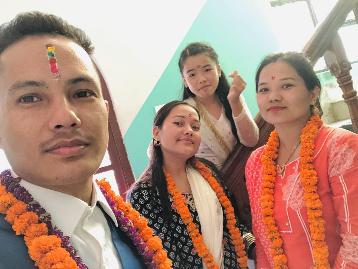 magar_kabiram's tweet photo. बलिहाङ राजाको सम्झनामा बलिहाङ पर्वलाई तिहार पर्वको रुपमा मनाइदै आइरहेको र आज विशेष भाइ टीकाको रुपमा मेरि प्यारी दिदी/बहिनीको हातबाट टीका ग्रहण गरि प्यारा भान्जा/भान्जीको साथमा मनाइयो ।❤️
#2K78 https://t.co/iKJmAEXDFq