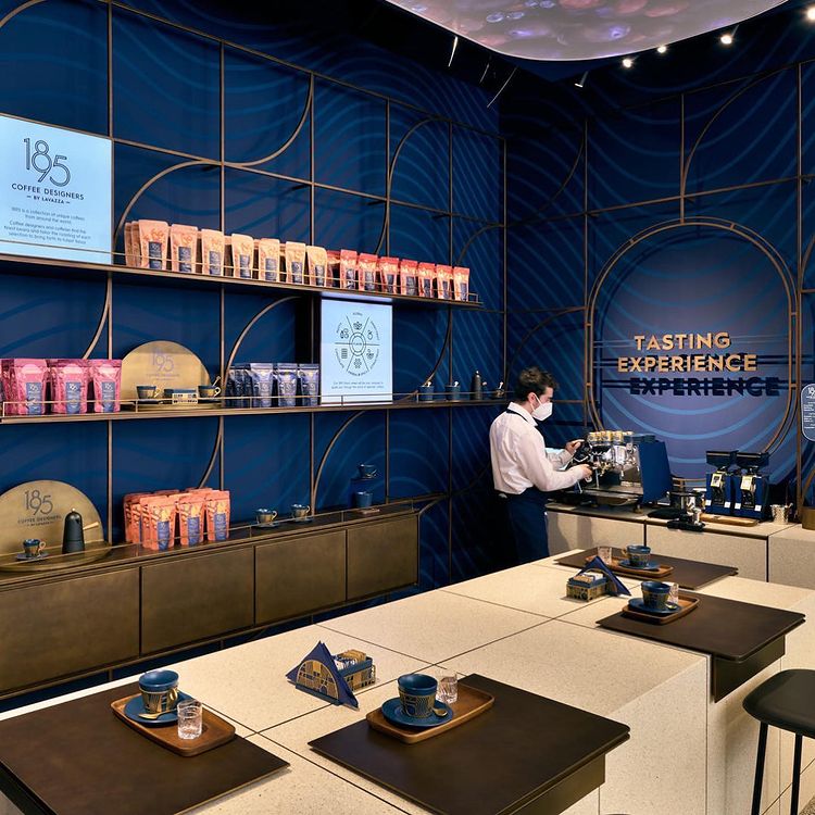 MeetYourBarista's tweet photo. The stunning new @LavazzaUK flagship store in London ☕
#barista #coffeetime #coffeeshop https://t.co/wojLMeO5cP