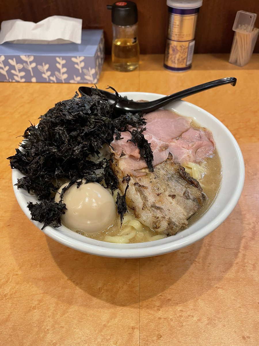 む tweet media