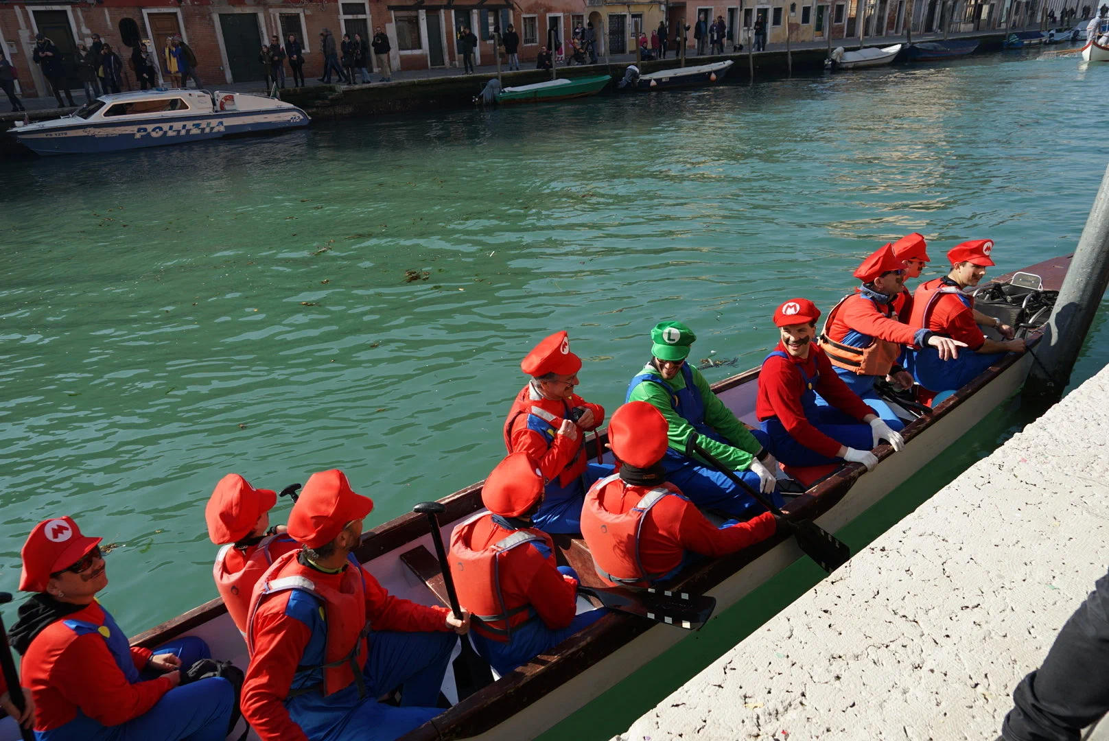 ヴェネツィアの伝統的な仮装と？日本カルチャーが入ってきた仮装の違いwww