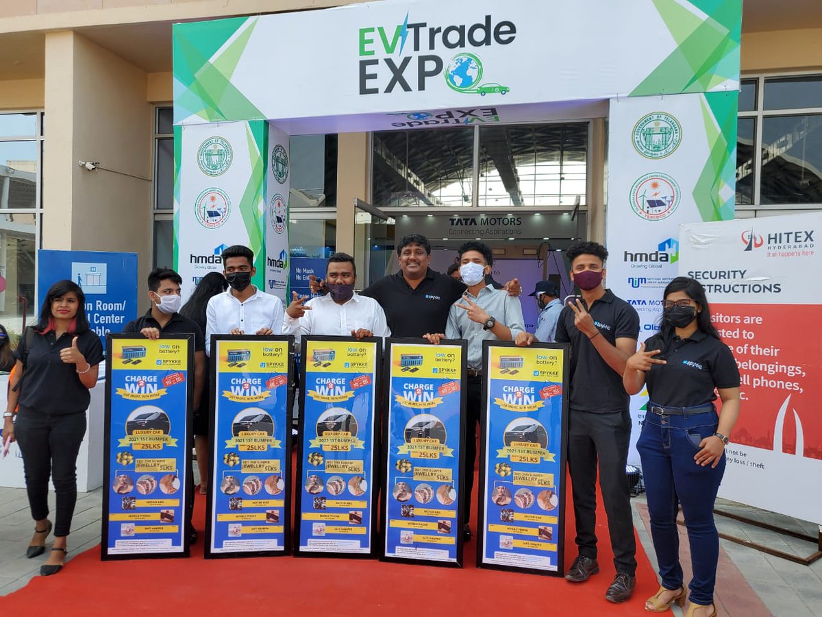getspykked's tweet photo. Honorable Energy Minister @jagadishTRS while Interacting with @getspykked team at EV Trade Expo @HITEXLTD, Excited about the concept of #nomorelowbattery, wants us to ensure we are available in every corner of Telangana #evtradeexpo #getspykked #gogreen #spykkepowerbank #spykke https://t.co/Nf3DggfnCG