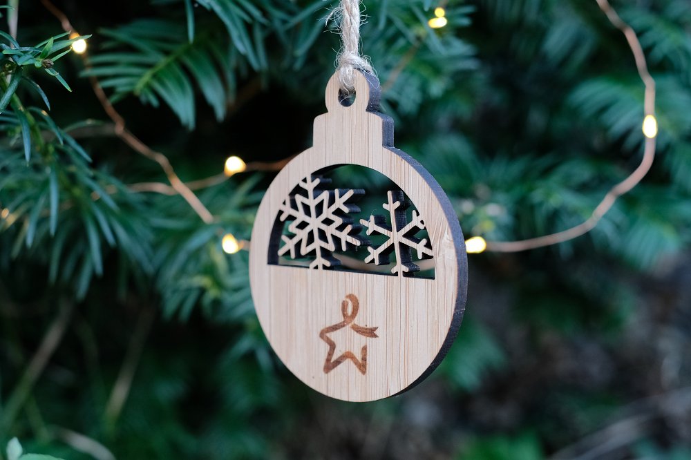 bowelcanceruk's tweet photo. Our brand new eco-friendly snowflake decoration, made from bamboo, is a great way to show your support for everybody affected by bowel cancer this Christmas. ⭐ 🎄 

Take a look and get yours before they run out: https://t.co/U297qLpNcM

#bowelcancer https://t.co/WTuBFeKCkl