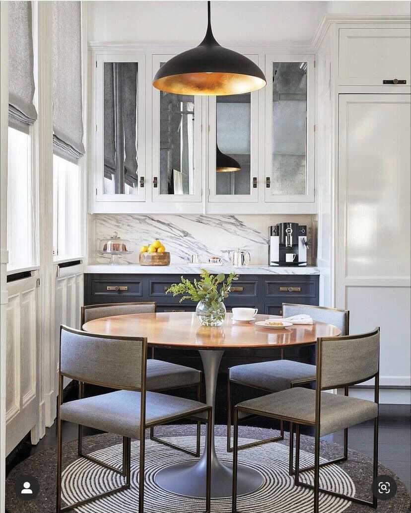 This coffee bar is what our Saturday morning dreams are made of. You too? ☕

And the paneled fridge right next door gives you easy access to milk and snacks—smart move! 

design by Christopher Peacock
📸: Genevieve Garruppo