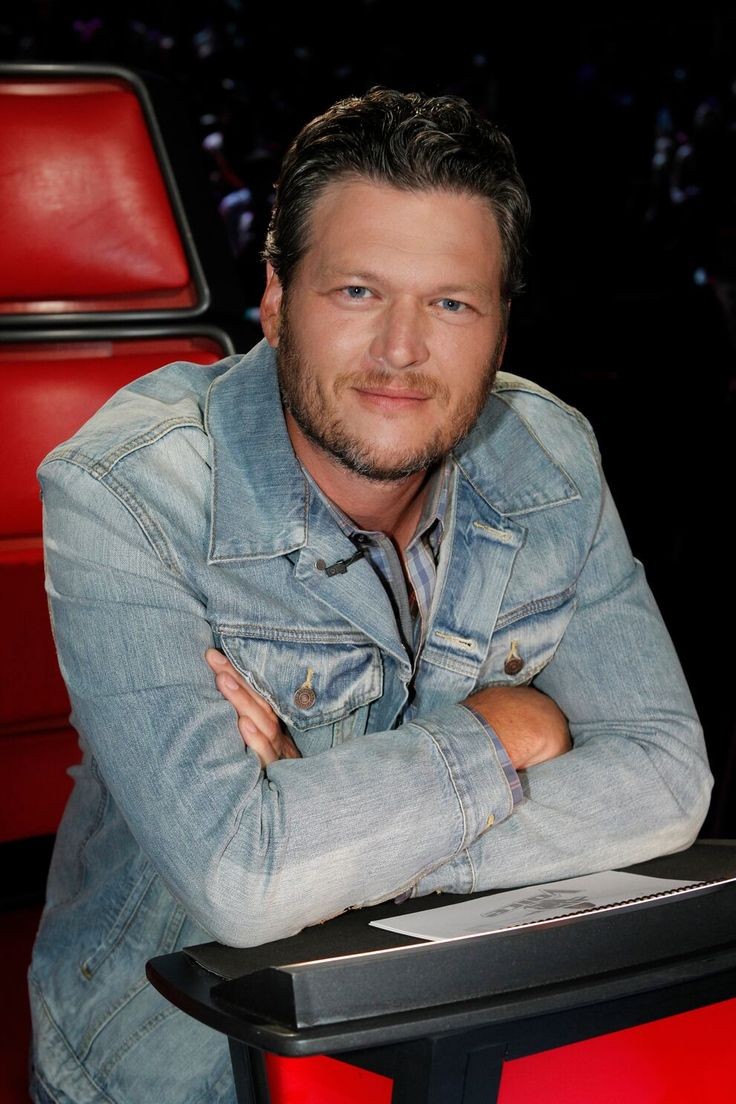 iloveBlakexGwen's tweet photo. Please Retweet to Vote #BlakeShelton for #TheCountryArtist of 2021 #PCAs https://t.co/SB8zGWYqu2