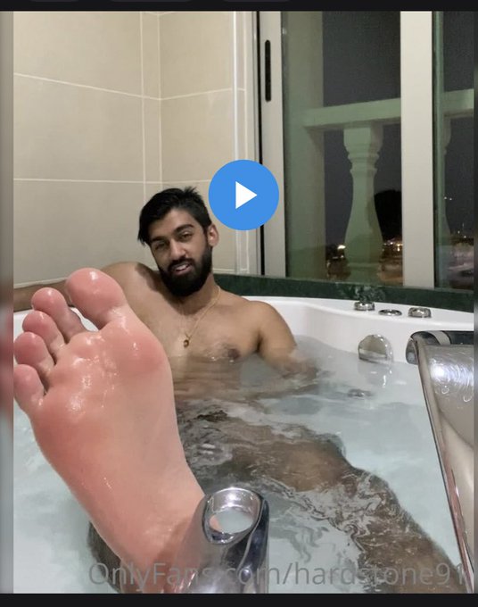 Who is gonna beg to clean my feet while I am relaxing in the hot tub?😏

🔥Video on my 0nlyfans🔥

Findom