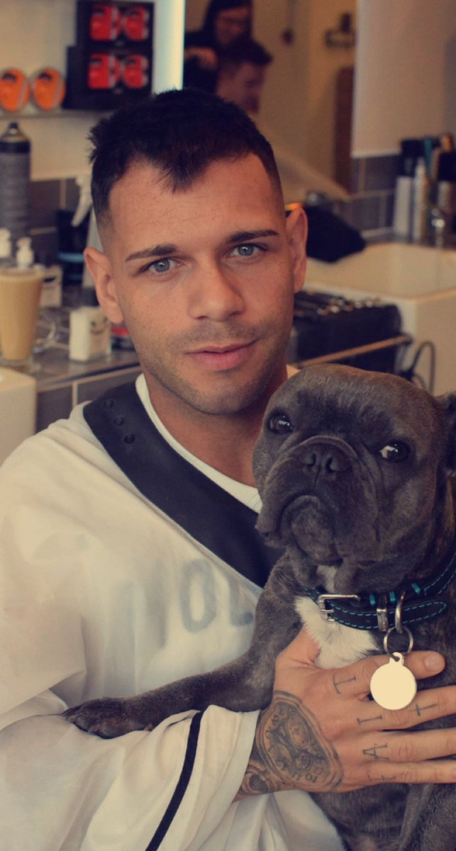 danieltkurtis's tweet photo. Wing Man - Max Kurtis
#frenchbulldog #frenchie #frenchies #frogdog #frenchbully #batdog #dog #dogoftheday #gay #gaynotts #gaynottm #gayinked #mansbestfriend #maxkurtis #dankurtis #teamkurtis #haircut #barber #barbershop #deakinandwhite https://t.co/3GTM5HArJc