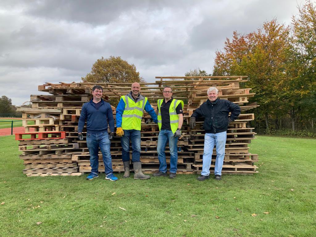 7oaksFireworks's tweet photo. @7oaksroundtable Brilliant Bonfire Builders https://t.co/8Uvcv3SmAg