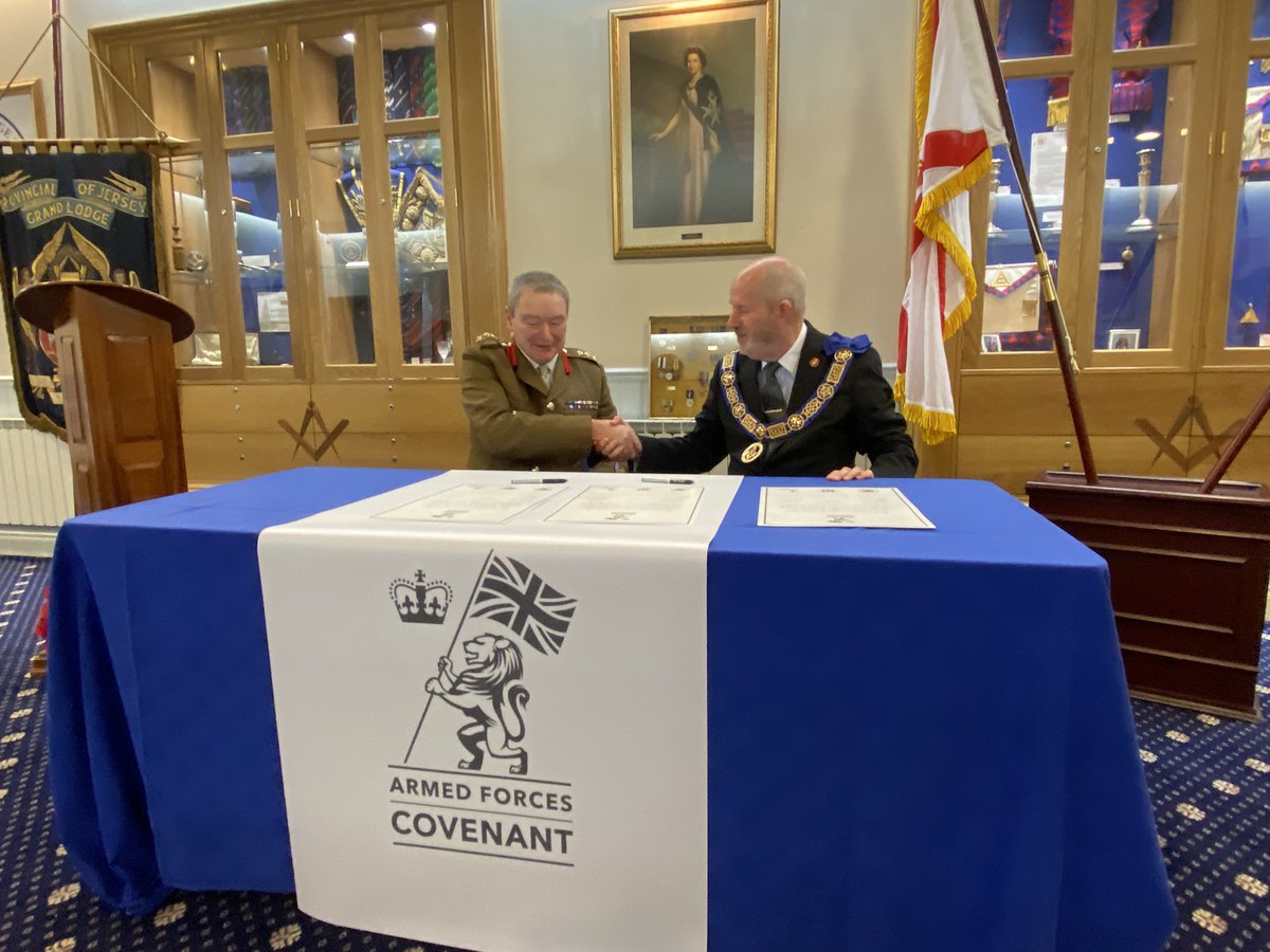 Colonel Paul Mitchell and the Provincial Grand Master for Jersey, RW Bro Graham Spence, signing the Armed Forces Covenant. Sadly His Excellency, The Lieutenant Governor, ACM Sir Stephen Dalton GCB, was unable to attend as he was isolating, but he attended via Zoom😎