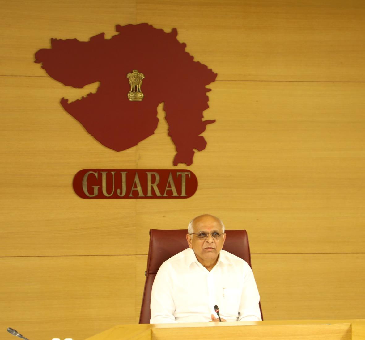 Bhupendrapbjp's tweet photo. આજના ભાઈ-બીજના શુભપર્વે “આર્ટ ઓફ લિવીંગ” ના પ્રણેતા પૂજ્ય શ્રી શ્રી રવિશંકરજી ની પ્રેરક ઉપસ્થિતિમાં સંસ્થાની એલિમેન્ટ્સ એપનું લોકાર્પણ કર્યું હતું. https://t.co/w9jgdPe4JF