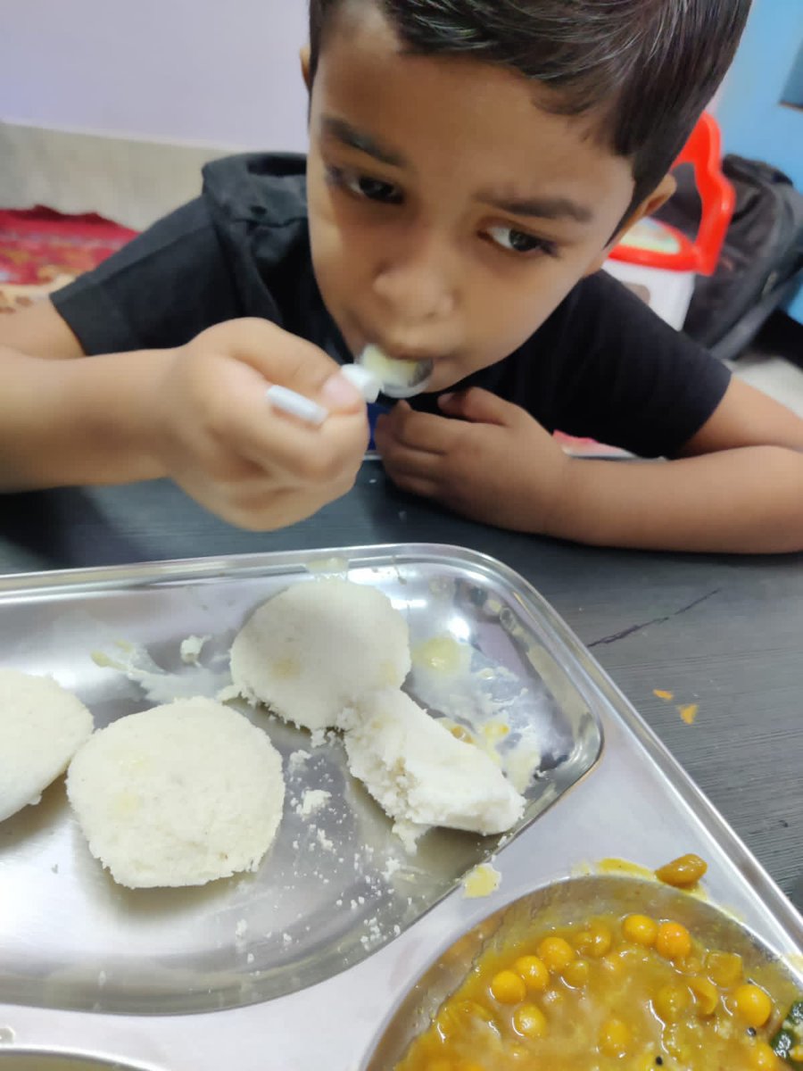 SAI_Edu_In's tweet photo. Fun Saturday
Today was a Fun Saturday our tiny tots of Play Group enjoyed a virtual healthy breakfast together and made a toy fan with colourful papers. We could see our children becoming independent while having breakfast.
#SaturdayFun
#LinguisticSkill https://t.co/CyJ4ZW6n3U