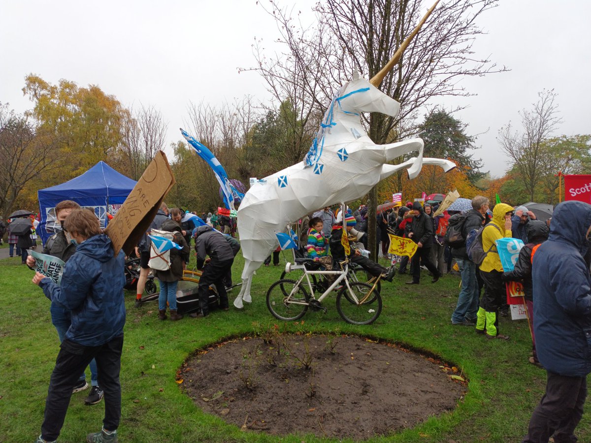 Great to see the unicorn at the 
#March4ClimateJustice 
#NationInWaiting #YesScots 
#ScottishIndependence