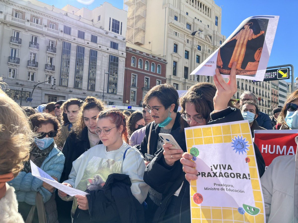 SnchezVictoria's tweet photo. Queremos a Praxágora de ministra de educación.
#EscuelaConClásicos #LatinyGriegosonHumanidades https://t.co/Njvp1A3b0K
