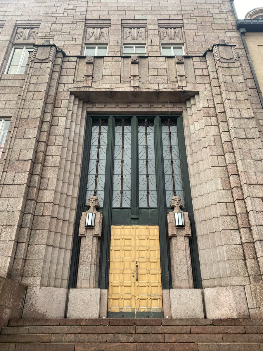 Helsinki Train Station made up of some incredible facades. https://t.co/GVIqVCcZ0Q