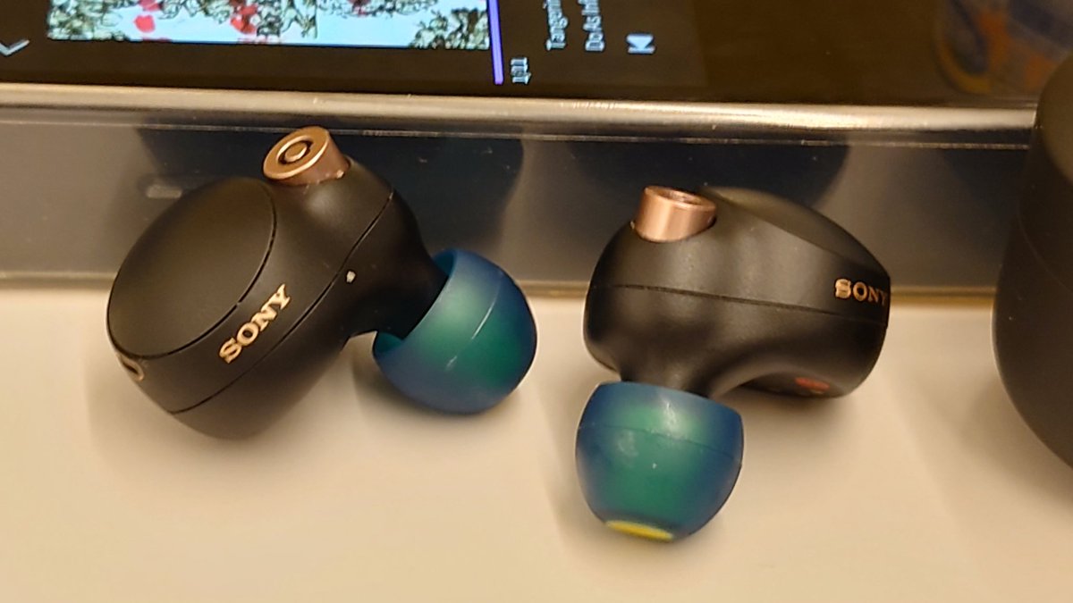 ryoutadb's tweet photo. 帰りはn3proのBTを試しています。結構細かく音量調整が可能(有線と同じ)です。少しVolumeは大きめにしたくなりますが元に戻さないと有線で爆死します。
#cayin 
#n3pro 
#WF1000XM4 https://t.co/fLXuxszR7I