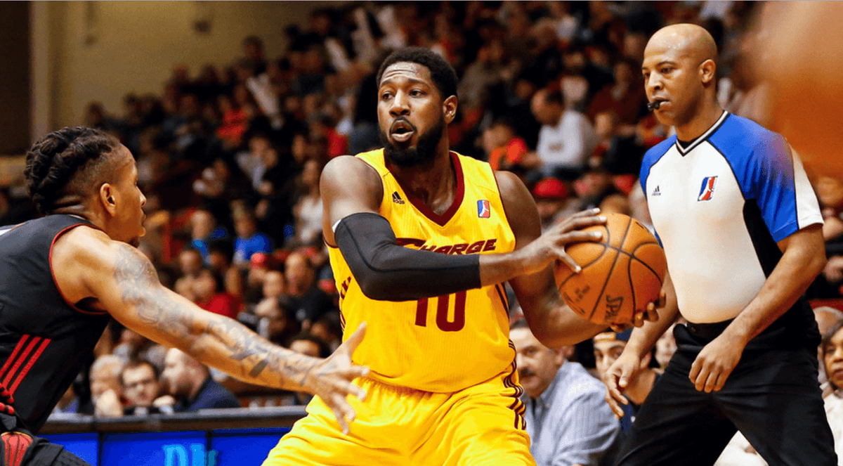 ChargeCLE's tweet photo. Happy birthday to our guy, John Holland! Hope it's a good one 🎁 #ChargeAlum https://t.co/vHEFYhvCLa