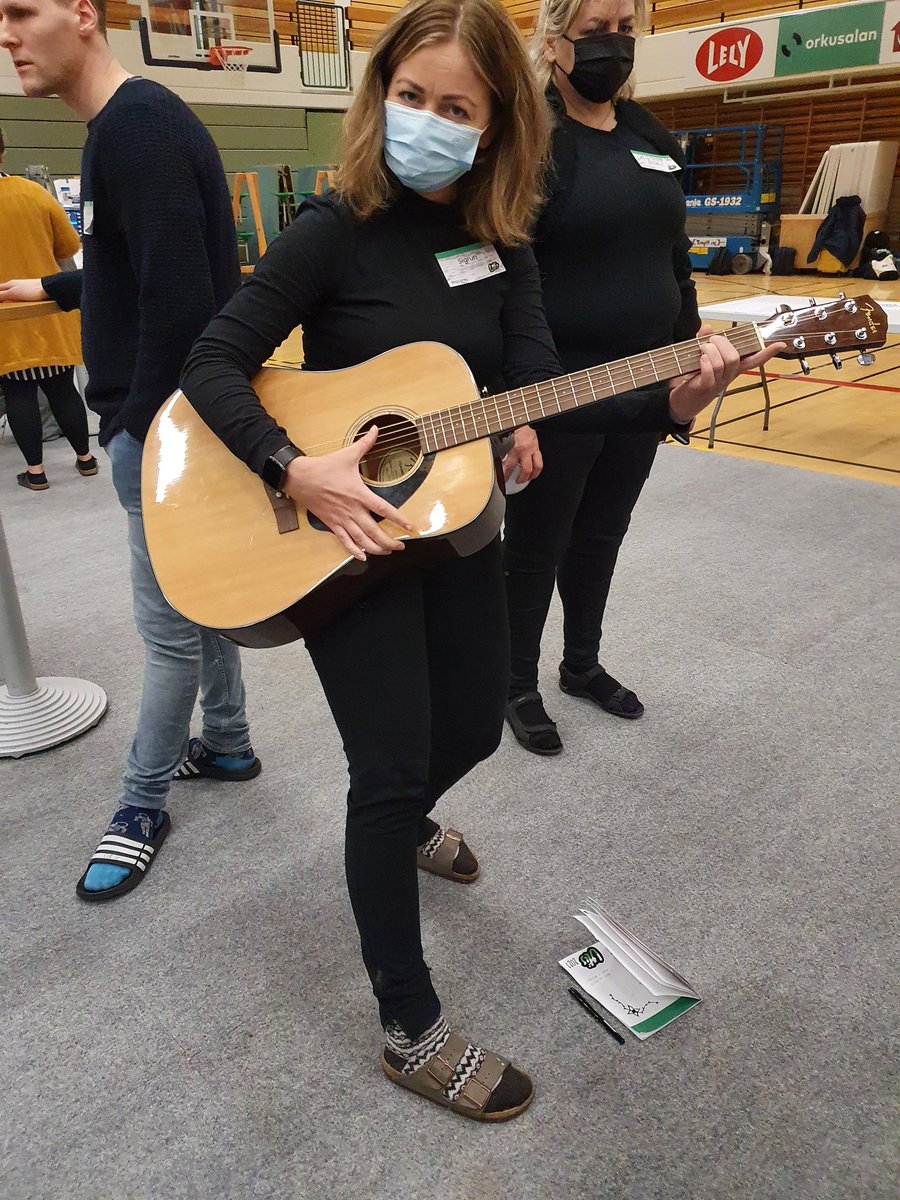 Sungið og trallað! Þessum kennurum er margt til lista lagt #utis2021 <a href="/sigrunmag/">Sigrún Magnúsdóttir</a> <a href="/SvanhvitSveins1/">Svanhvit Sveinsdóttir</a>