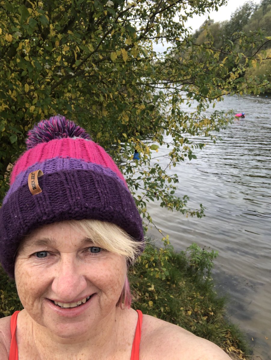 MotherEmu's tweet photo. It was a will she/wonโt she kind of swim day today. Iโm so glad I went. Had a lovely chat afterwards too. #TeamPants #Redricks https://t.co/ik8mdkk8lR
