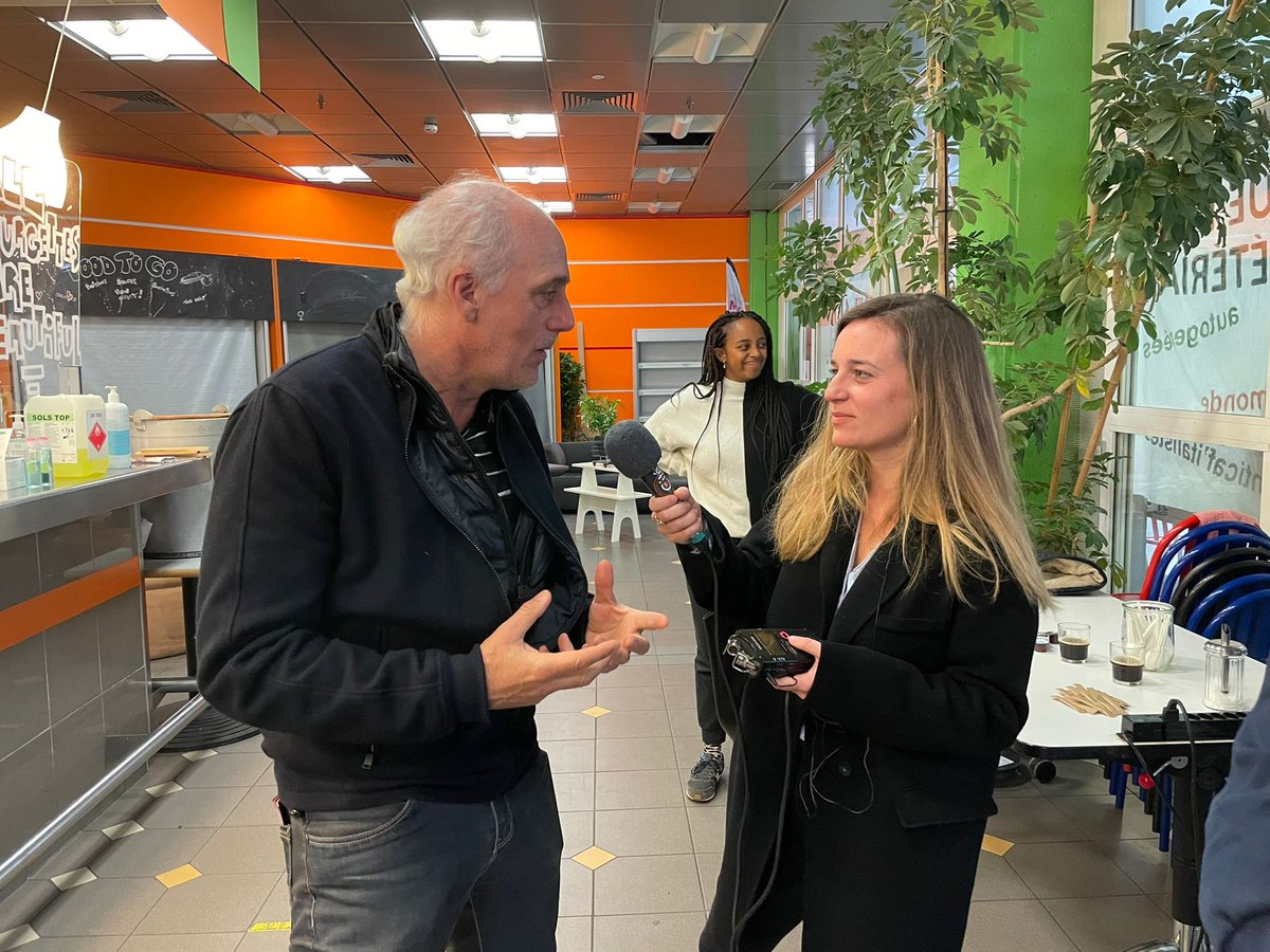 Charlotte Frossard (@charlottefross) on Twitter photo Le candidat français du NPA <a href="/PhilippePoutou/">Philippe Poutou</a> ce matin à l’université de #Genève, en soutien aux étudiants de la <a href="/CUAE_unige/">CUAE</a> et de leur occupation de la cafétéria pour lutter contre la précarité alimentaire des étudiants.
<a href="/RadioCiteGeneve/">Radio Cité Genève</a> <a href="/NPA_officiel/">NPA - L'Anticapitaliste</a> Le candidat français du NPA <a href="/PhilippePoutou/">Philippe Poutou</a> ce matin à l’université de #Genève, en soutien aux étudiants de la <a href="/CUAE_unige/">CUAE</a> et de leur occupation de la cafétéria pour lutter contre la précarité alimentaire des étudiants.
<a href="/RadioCiteGeneve/">Radio Cité Genève</a> <a href="/NPA_officiel/">NPA - L'Anticapitaliste</a>
