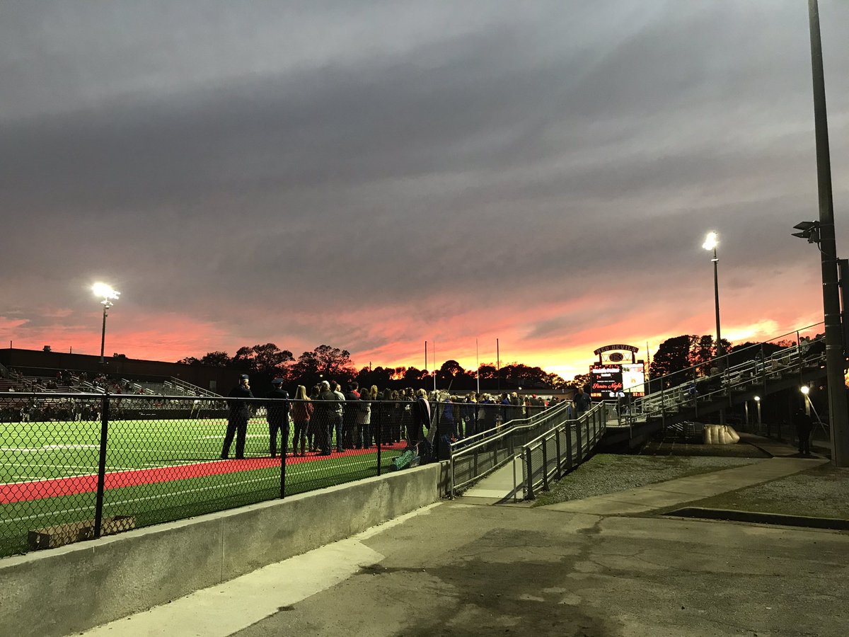 BiscuitsGA's tweet photo. Last nightβs sunset over Warren P. Sewell Field in Bowdon. #Bowdon #CarrollCounty #sunset #thesouth #highschoolfootball #bowdongeorgia #bowdonreddevils #seniornight https://t.co/BPkjOgXwXf