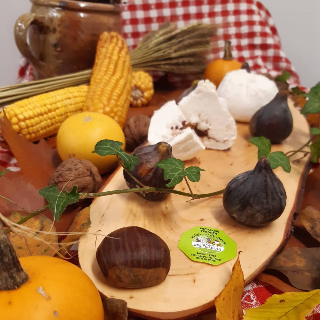 FabreAdeline's tweet photo. Petite présentation de mes fromages. Le Fi'goût fromages plutôt frais fourré à la figue. https://t.co/ymcPGbfruY
