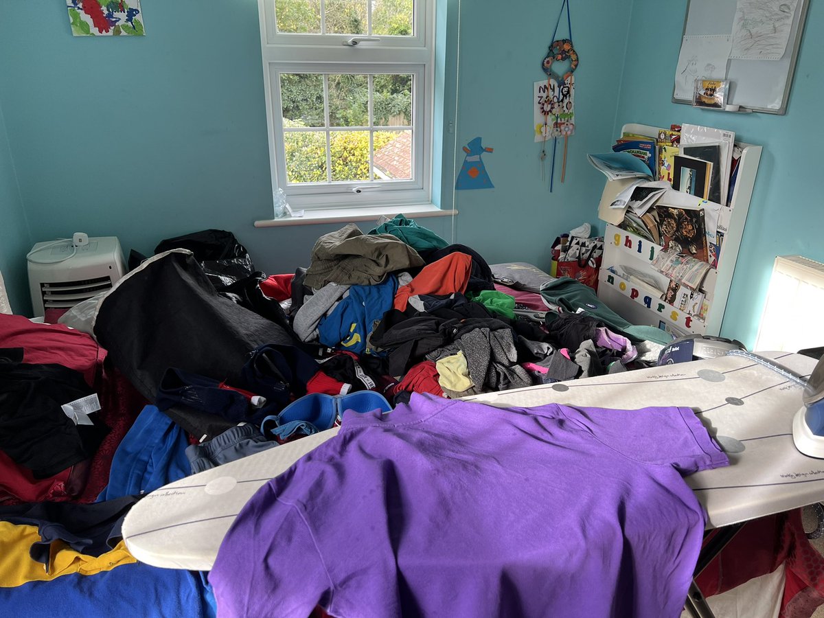 kung_fu_legend's tweet photo. Just smashed all this ironing. #SaturdayMorning #housework #ironing #postingrandomstuff https://t.co/Y6Nn3LLOeO
