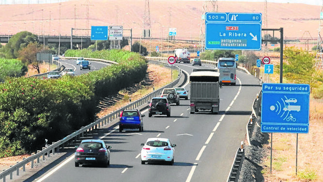Amigos tened cuidado con este radar.
La entrada a Huelva por la H-31 tiene uno que más multa de España.
Está en el kilómetro 79,9 a altura de la salida 80 y contabiliza. 
Ya sabéis que los radares no se colocan para evitar accidente, sino para recaudar dinero para el Estado.