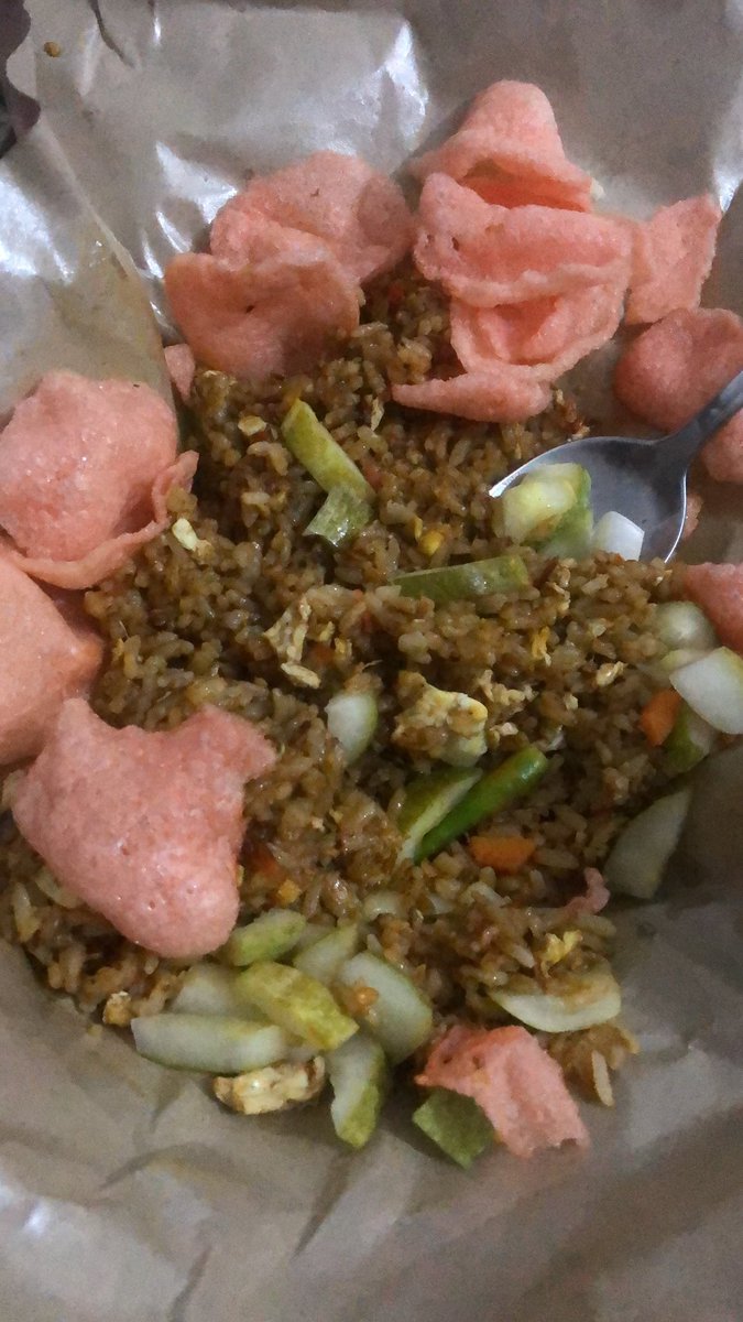 rizkyfirm's tweet photo. Mau nyuap nasi goreng pas kebobolan, gak jadi nyuap https://t.co/y9A3lQ2hpi