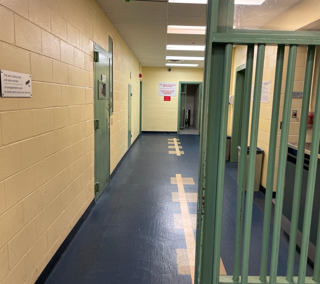 Overnight, 5 drivers ended their evening with a visit ⬇️ after they were arrested in relation to impaired driving.
Their vehicles were seized for 7 days, licences suspended for 90 days and are facing criminal charges.
Please #drivesober 
<a href="/OttawaPolice/">Ottawa Police</a> @MaddOttawa