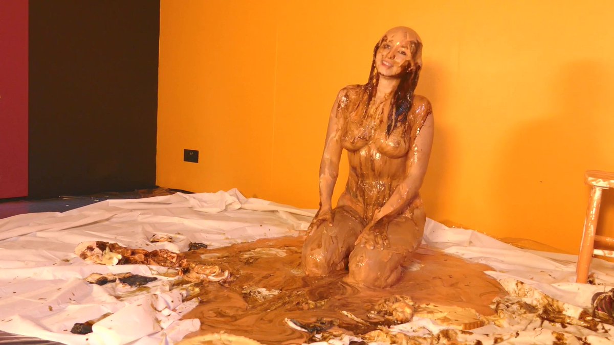 HotWamHD's tweet photo. Harley plays a kinky messy gameshow and loses! https://t.co/XNVG2l46T0 https://t.co/XLjt5cHC8Z