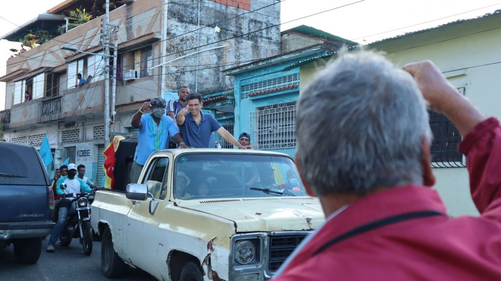 CarlosOcariz's tweet photo. Ayer recorrimos Barlovento junto a los candidatos a alcaldes de la #Unidad: #Páez con Emilio Ruiz, #AndrésBello con Elias Camacho y #Buroz con Ángel Serrano para llevar el mensaje de la Unidad.

El próximo #21N sin mezquindades y poniendo primero a los mirandinos.

¡Vota Unidad! https://t.co/Pdhdkv0wNR