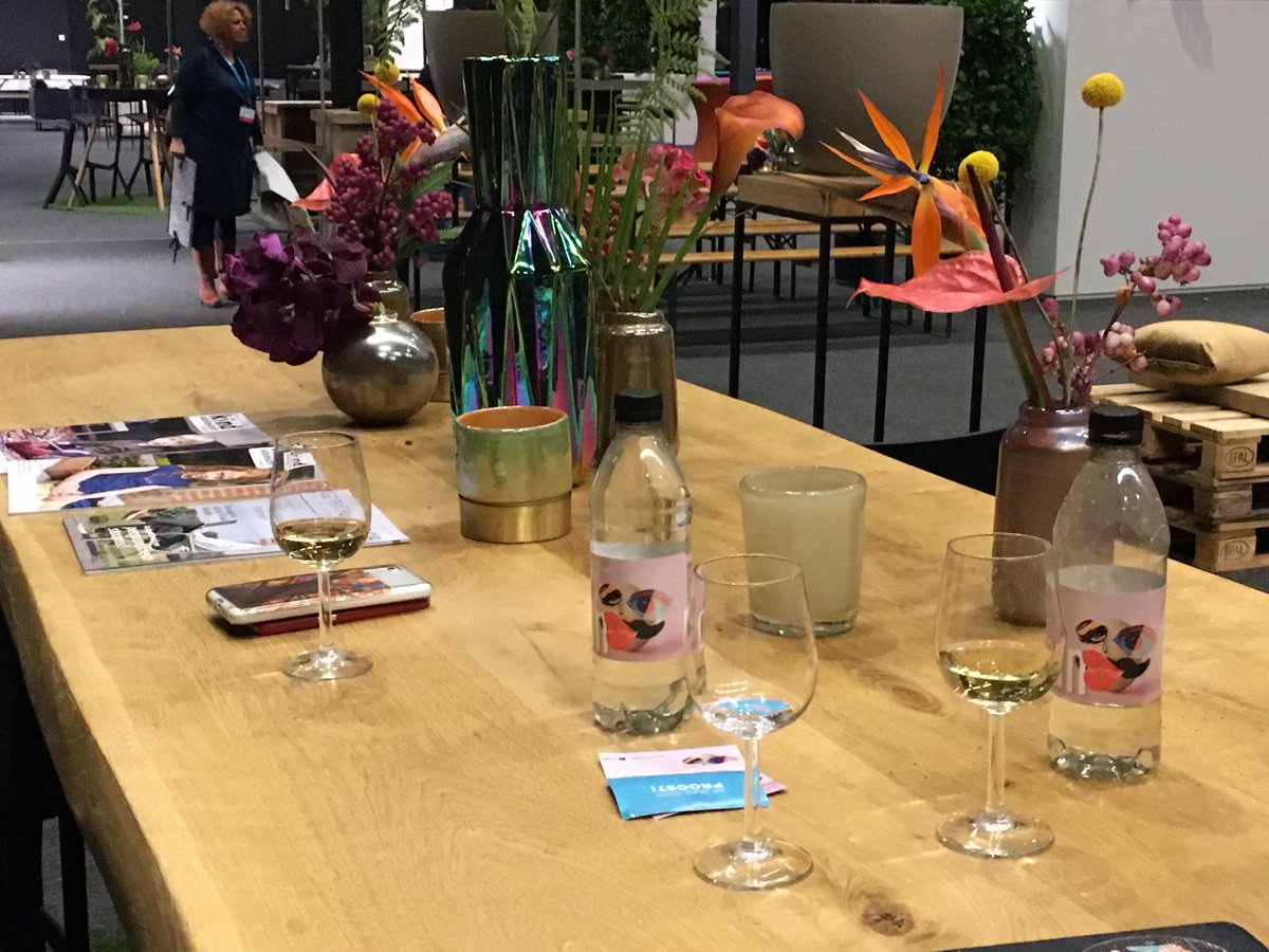 BSLPsychologie's tweet photo. Een laatste restje VGCt Najaarscongres We're only human! Veel van onze auteurs als spreker aanwezig en leuke gesprekken aan de 
@BSL stand. Het was weer fijn om er te zijn. Dank 
@VGCtwit voor de perfecte organisatie. Tot volgende keer! #vgctnjc https://t.co/FWFy3XgfFN https://t.co/461jPBFlyz
