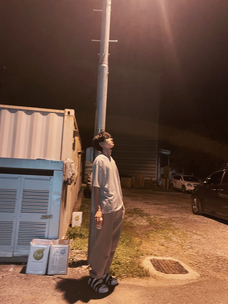 My_Hypen's tweet image. ใครไม่รู้จักต้องรีบทำความรู้จักได้แล้วนะพี่ฮีซึง01ไลน์เอนไฮเพน ภาพมันเบลอแต่ความหล่อนั้นชัดเจน ฟีลดีเทสดีหนุ่มโคเรียตัวสูงคนนี้😭🖤🖤🤟🏻