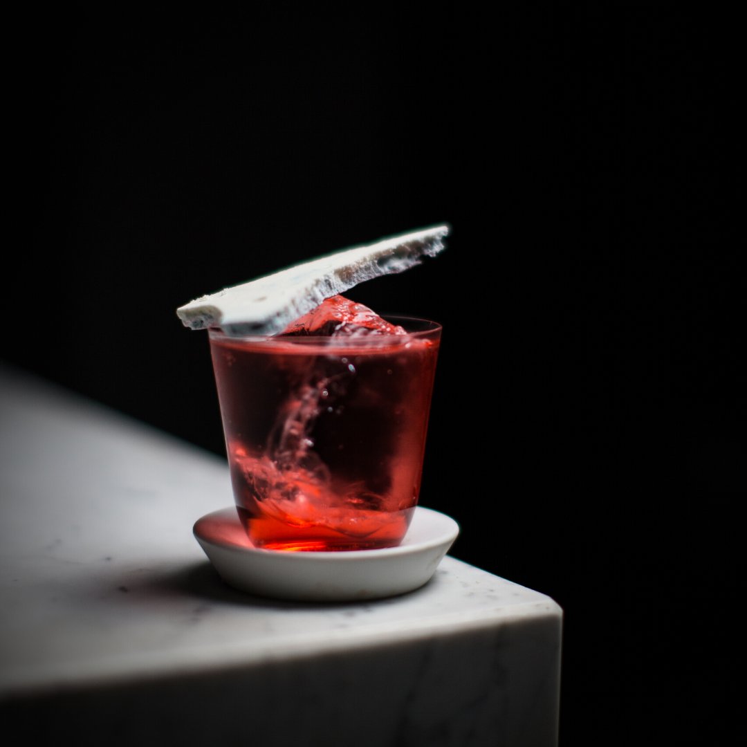 Seeing something beautiful makes us think that it can also be good.
Consuming a product in a luxurious environment makes us think that that product is expensive.
These two simple considerations should make you think about how much human judgment 
instagram.com/p/CV70EfZtiRm/