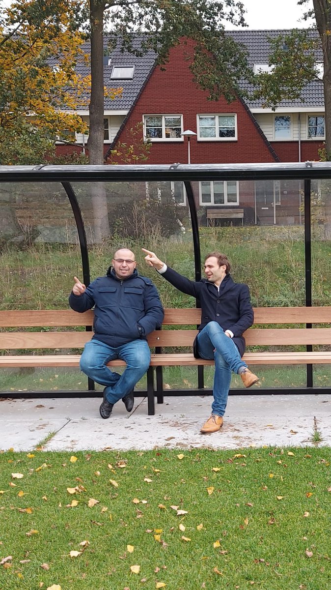MaartenOoijen's tweet photo. Na - eerlijk is eerlijk, best wel wat hobbels - is Sportpark #Vechtzoom onherkenbaar getransformeerd in een schitterende sportplek. Met als motto ‘hier wint iedereen’. Nieuwe hockeyvelden, kantines prachtig aangepakt, voetbalvelden gerenoveerd. #uno #ufo #svvechtzoom https://t.co/gx6HhtBbyV