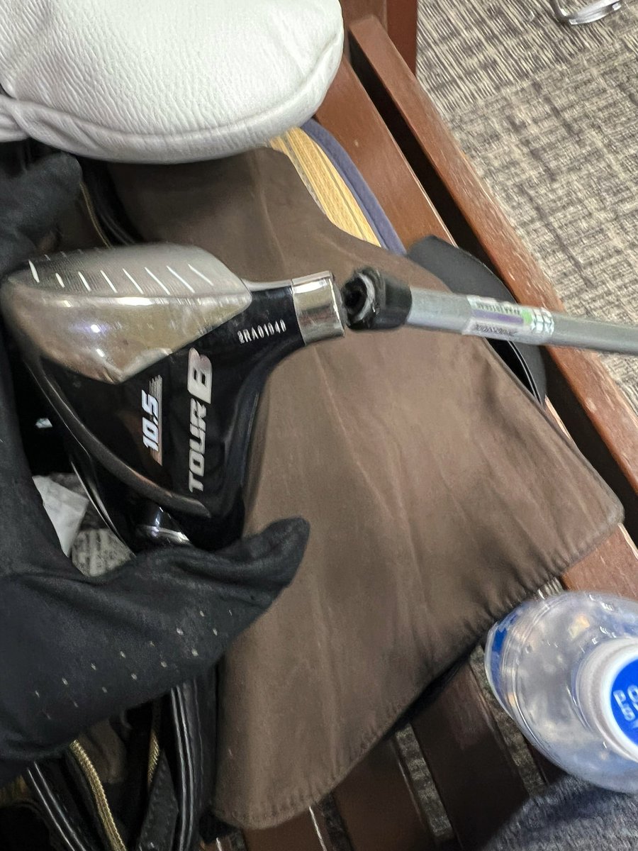 OJIBOY6's tweet photo. メルカリで買ったドライバー10回打ったら折れた、うざすぎ https://t.co/3UbOEOANq2